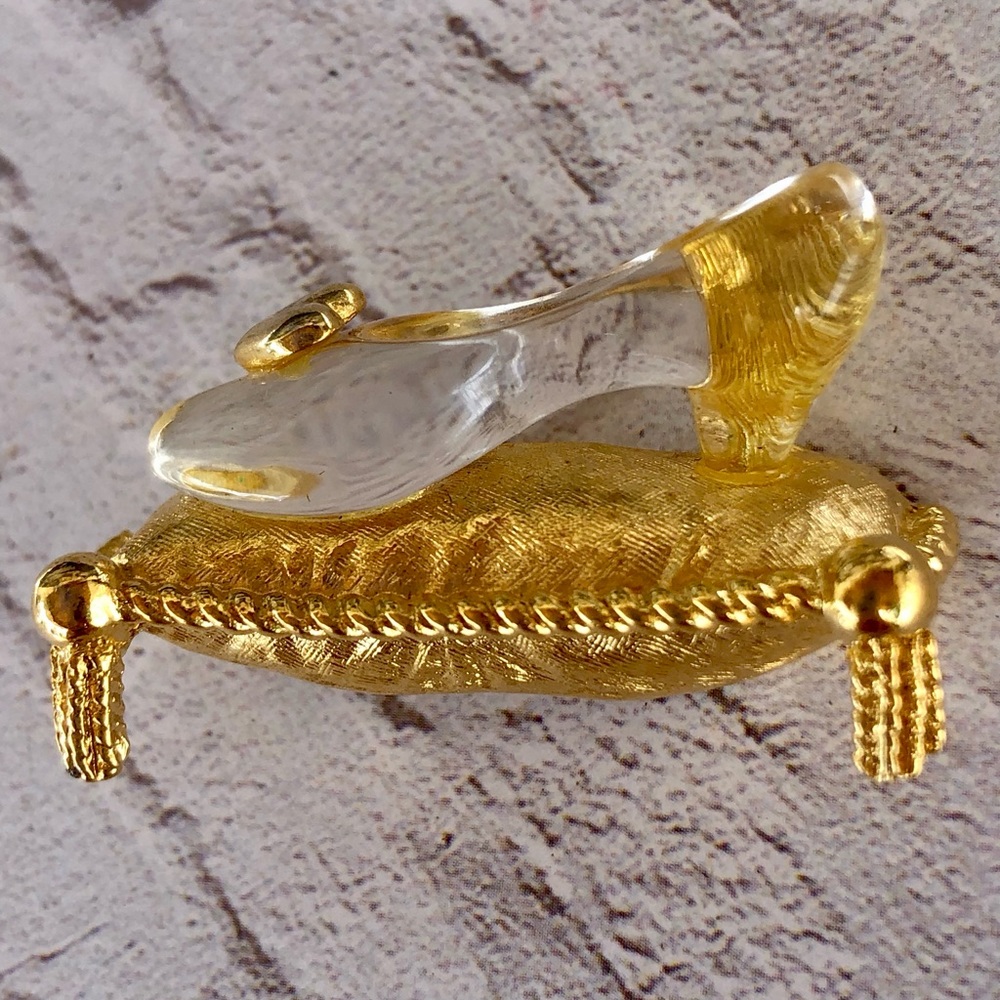 Rare ! Vintage Disney Cinderella Glass Slipper Pin